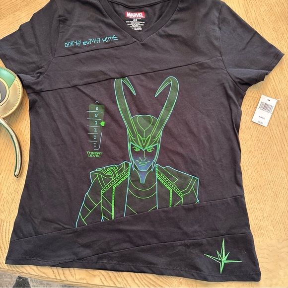 NWT Women’s/Juniors Loki Sz XS Black t shirt & Gold and Green Mickey Ears Marvel - Picture 3 of 12